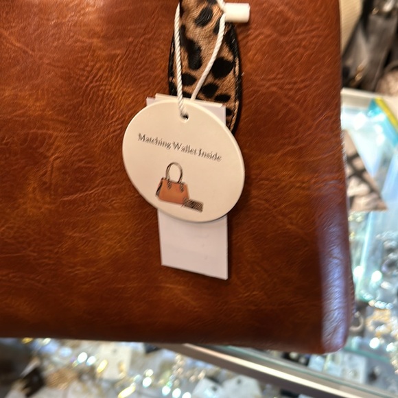 Leopard shoulder Handbag by Virago collection - Picture 8 of 15